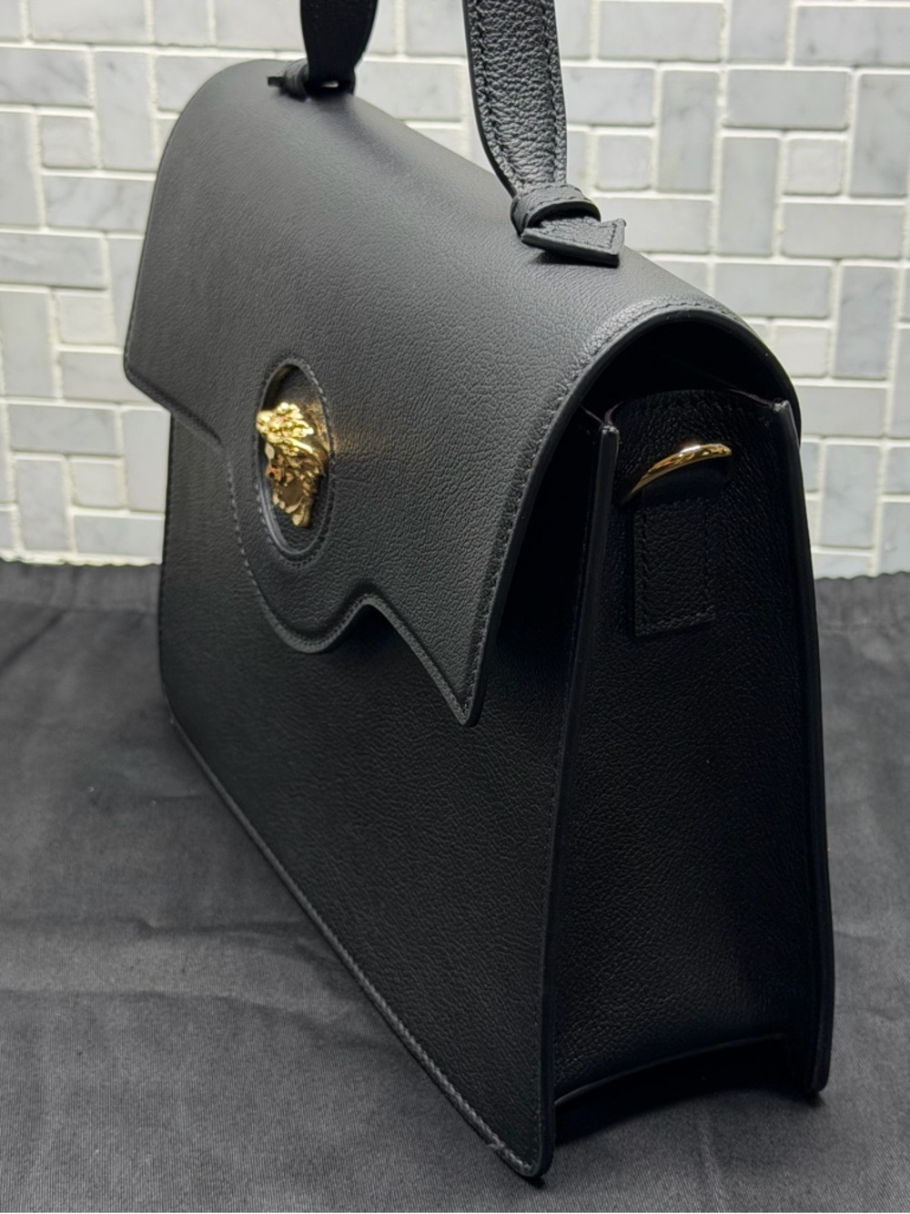 Versace Medium Vitello Leather Medusa Top Handle Bag Black Gold Crossbody Strap - Picture 4 of 15